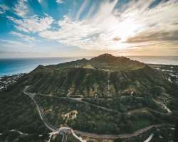 It is formed from a dead volcano, so it is positiv It is formed from a dead volcano, so it is positive that it won?t erupt in the future. The Diamond Head Mountain is about 760 feet from above sea leve